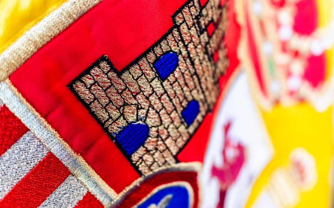 Sztandary i chorągwie w czasie uroczystości państwowych: Protokół i etykieta.
